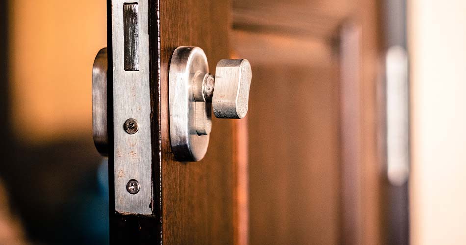 Deadbolt locks: Looking for a reliable deadbolt? The following tips will help narrow your search for the proper one.