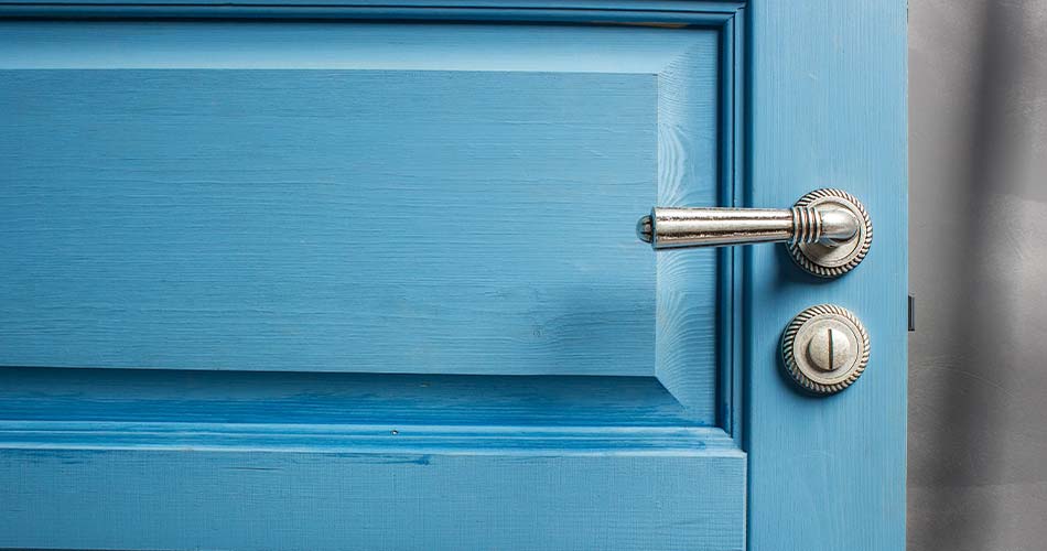 Door knobs are one of the most important parts of the door since it is the one responsible for the security of the room.